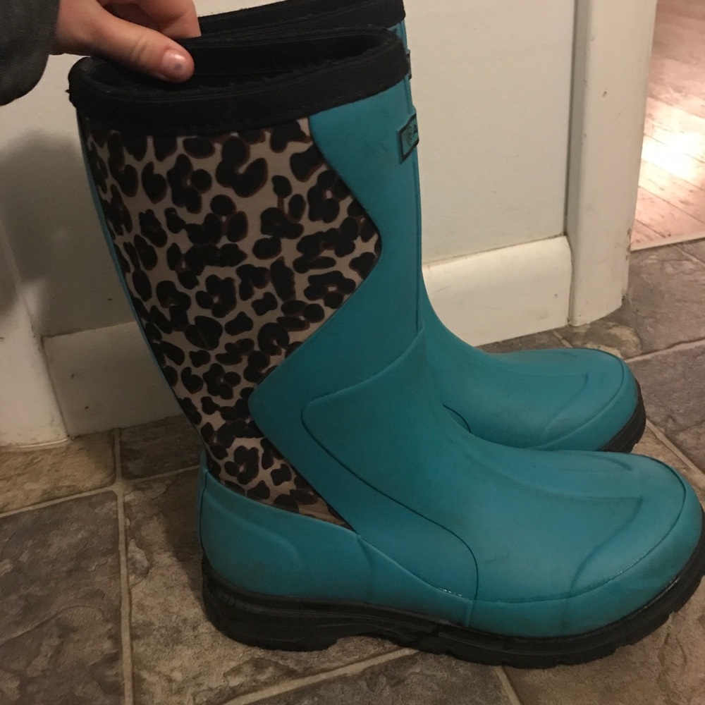 Ariat women’s waterproof cheetah boots size 8